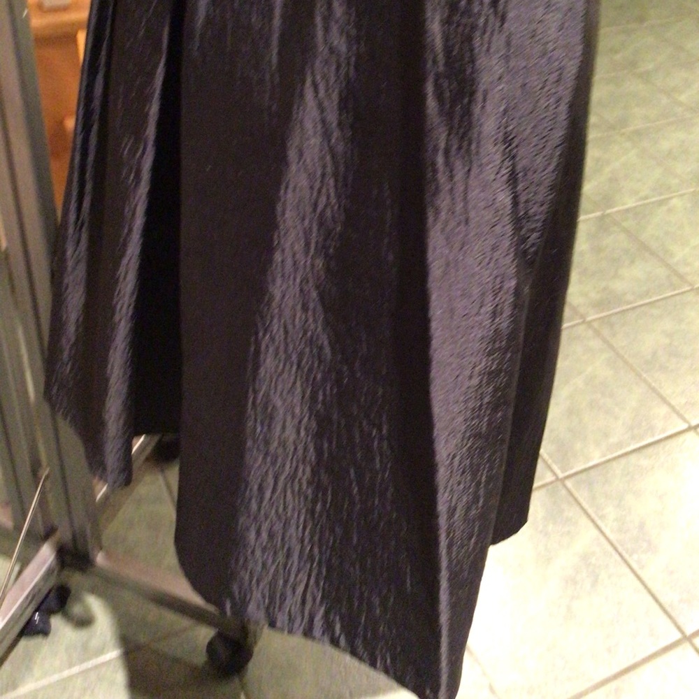 NWOT Hidden side pockets Black lined large pleated taffeta like skirt - Picture 9 of 9